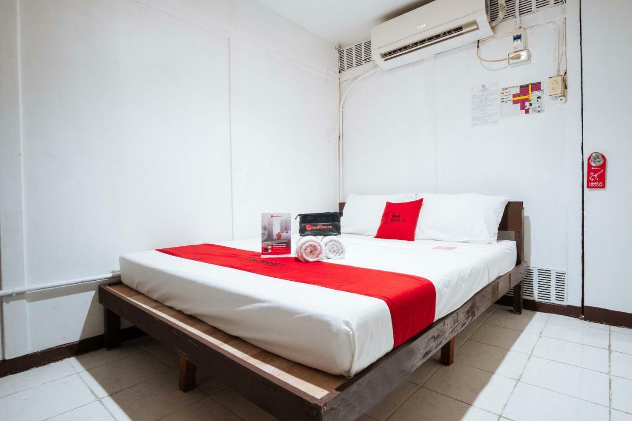 เรดดอร์ซ แอท ดาวน์ทาวน์ บาโกลอด Hotel บาโคลอด ภายนอก รูปภาพ