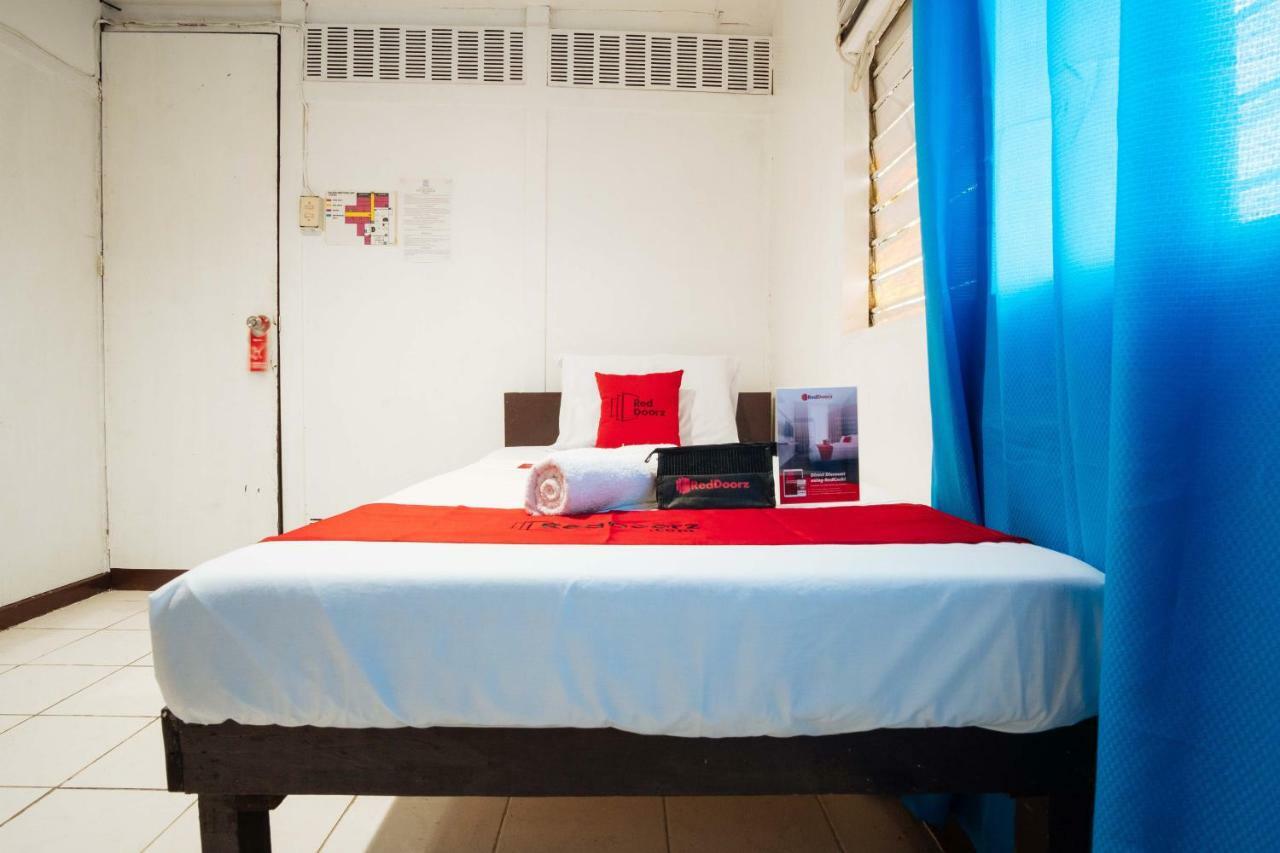 เรดดอร์ซ แอท ดาวน์ทาวน์ บาโกลอด Hotel บาโคลอด ภายนอก รูปภาพ