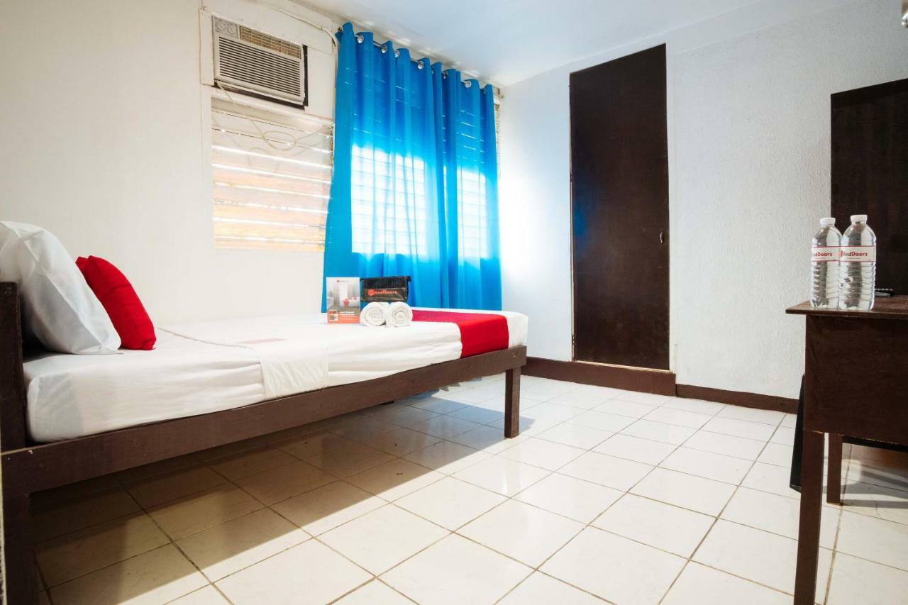 เรดดอร์ซ แอท ดาวน์ทาวน์ บาโกลอด Hotel บาโคลอด ภายนอก รูปภาพ